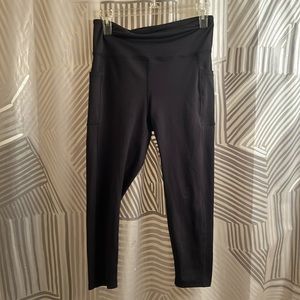 Black cropped leggings with pockets
